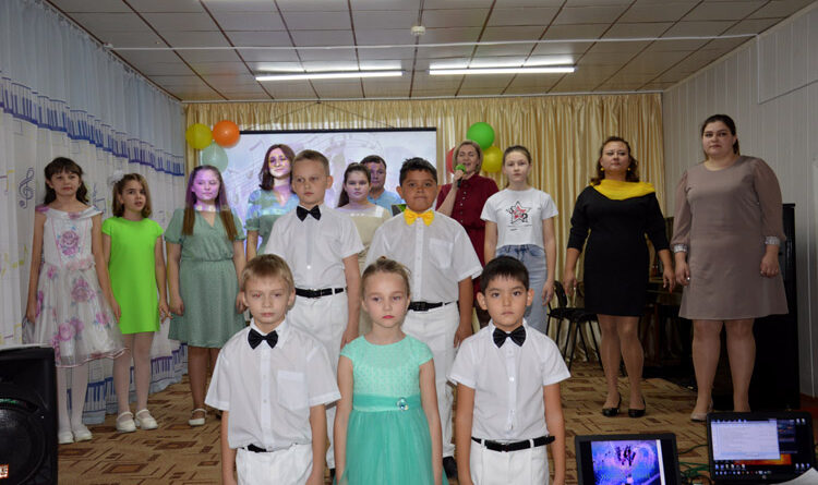 Семь семейных дуэтов приняли участие в концертной программе  «Любимые песни нашей семьи» Михайловской детской школы искусств  