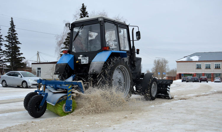 И в снег, и в гололедицу: работники МУП «УМИ» приводят в порядок дороги и тротуары