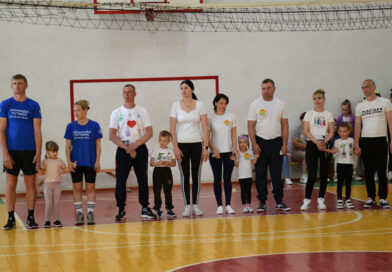 «Папа, мама, я — спортивная семья!»: в Михайловском прошли районные соревнования спортивных семей детских садов