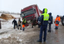 Вызволили из снежного плена: сотрудники Госавтоинспекции Михайловского района помогли водителю, попавшему в сложную ситуацию на дороге