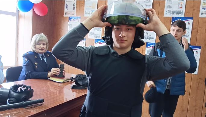 «День открытых дверей» провели для старшеклассников михайловские полицейские